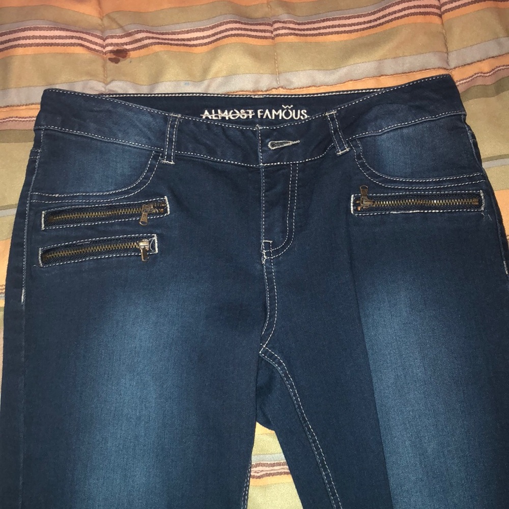 Skinny Jeans With Accent Zippers